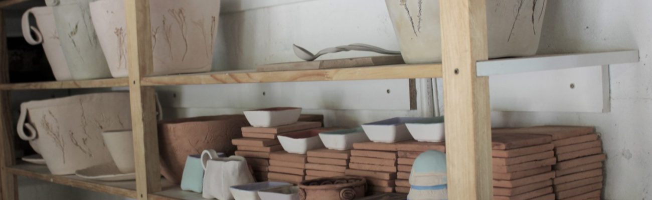 Kiln shelfs, ceramics, bone dry clay